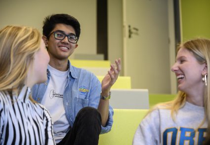 Nederland, Den Haag, 18-02-2020
Filmopnamen voor de PA Academie, voor project Jongerenambassadeurs, op het Maerlant lyceum in Den Haag met oa Tessel en Annabelle